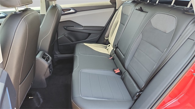 2024 Volkswagen Taos SE Image 12 of 32