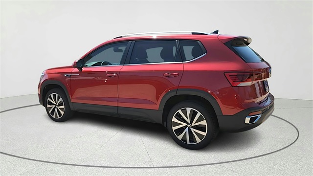 2024 Volkswagen Taos SE Image 7 of 32