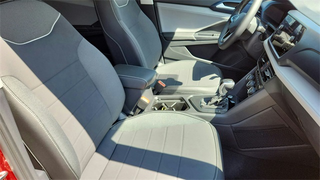 2024 Volkswagen Taos SE Image 13 of 32