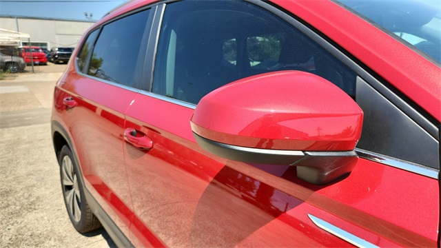 2024 Volkswagen Taos SE Image 25 of 32