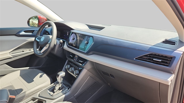 2024 Volkswagen Taos SE Image 14 of 32