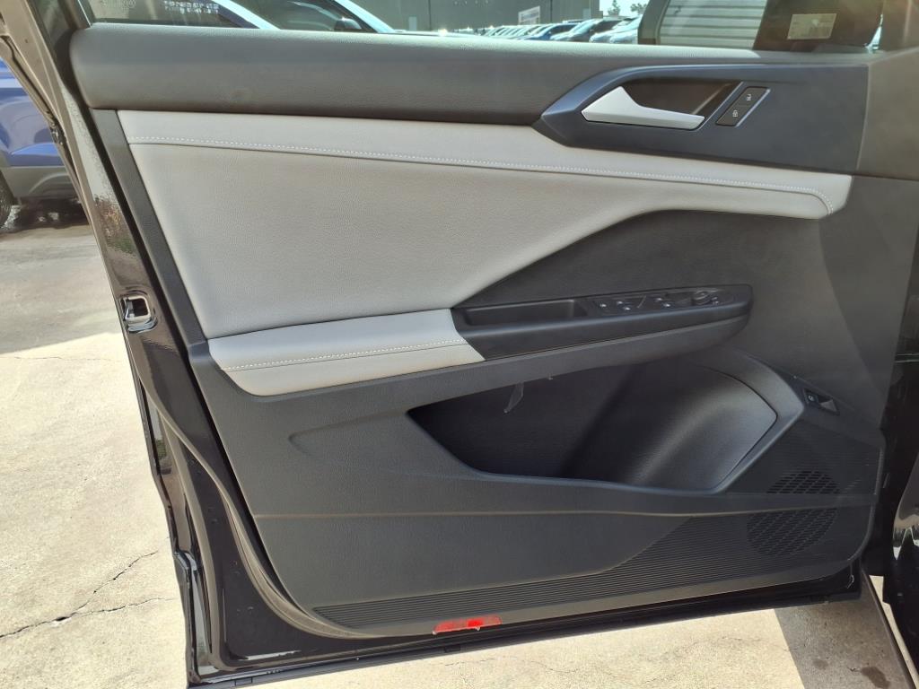 Vehicle image 16 of 20