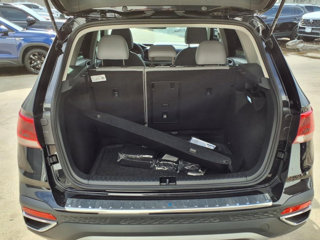 Vehicle image 8 of 20