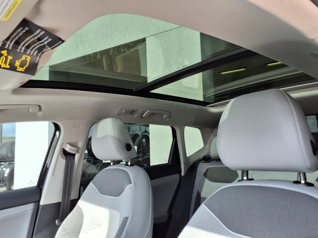 Vehicle image 17 of 20