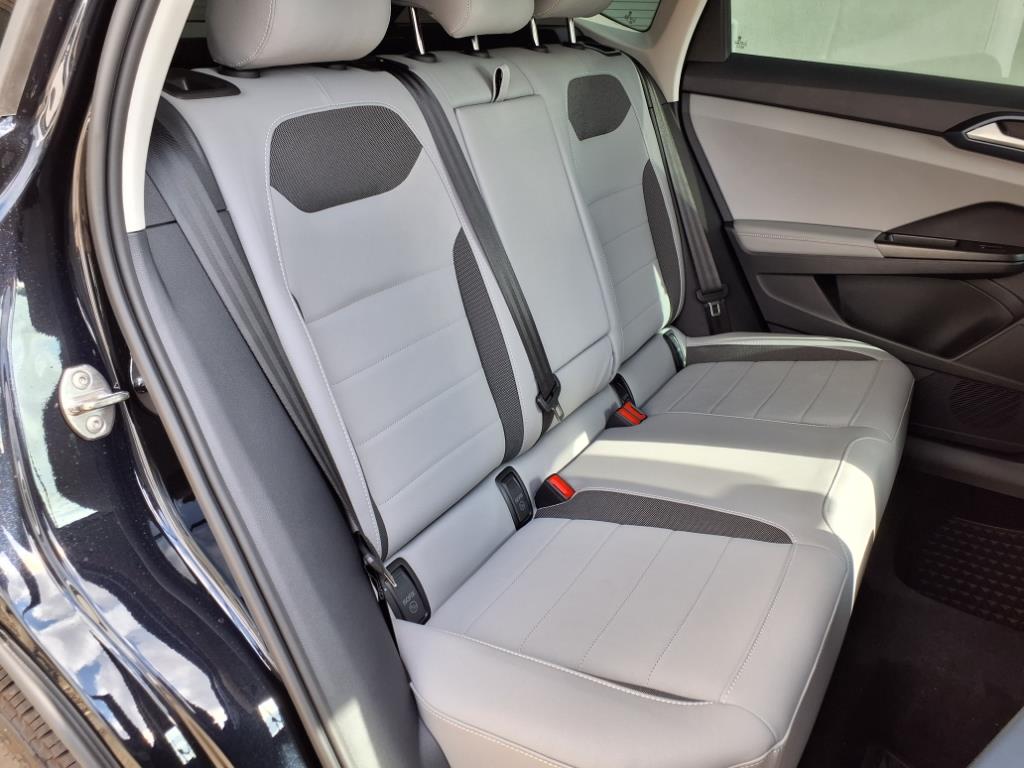 Vehicle image 13 of 20