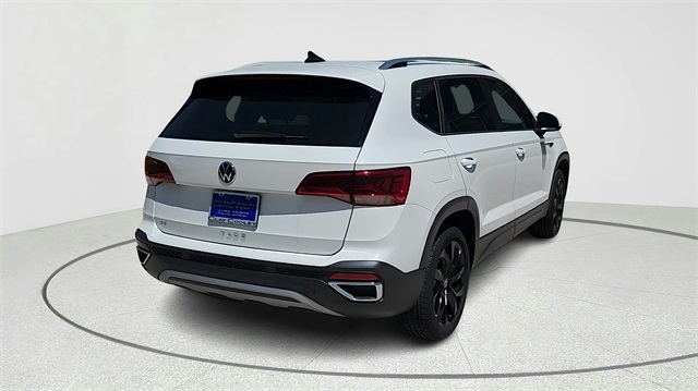2024 Volkswagen Taos SE Image 5 of 50