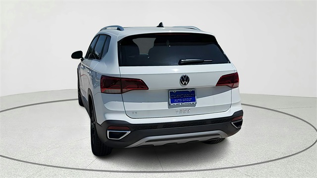 2024 Volkswagen Taos SE Image 6 of 50