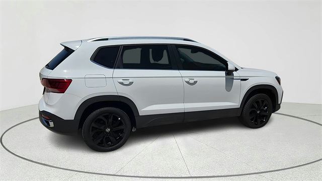 2024 Volkswagen Taos SE Image 4 of 50