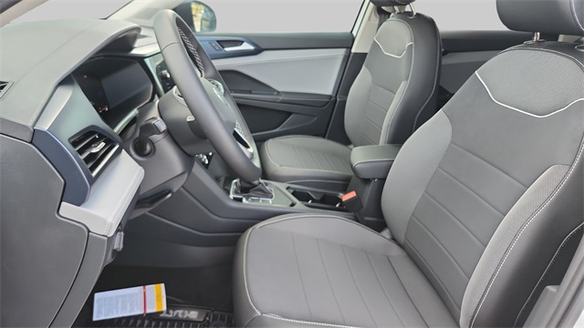 2024 Volkswagen Taos SE Image 11 of 50