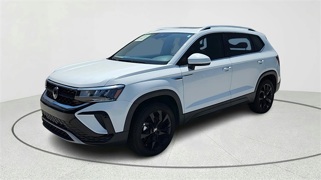 2024 Volkswagen Taos SE Image 1 of 50