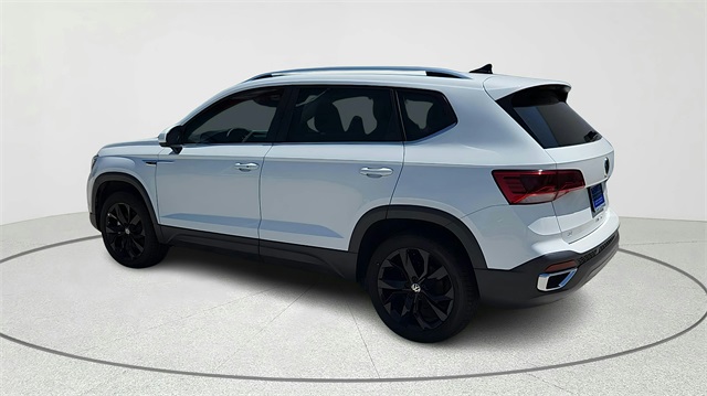 2024 Volkswagen Taos SE Image 7 of 50