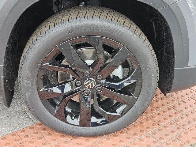 Vehicle image 8 of 27