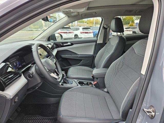Vehicle image 11 of 27