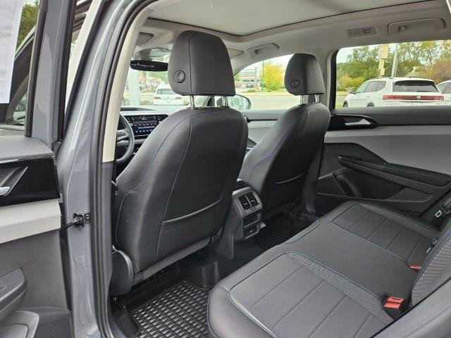 Vehicle image 15 of 27
