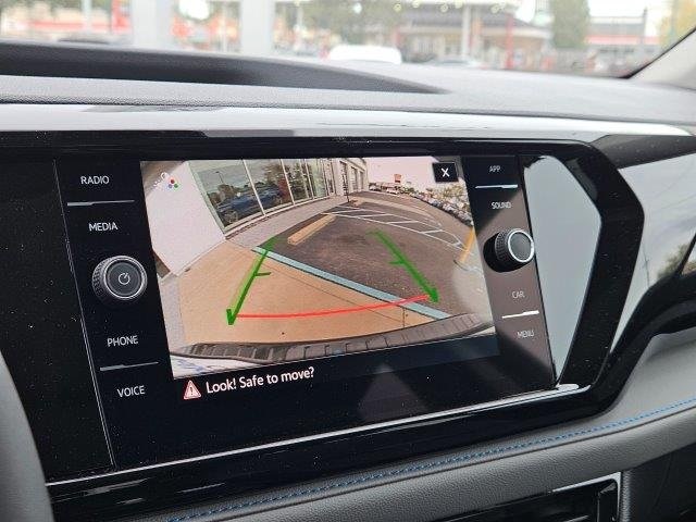 Vehicle image 22 of 27