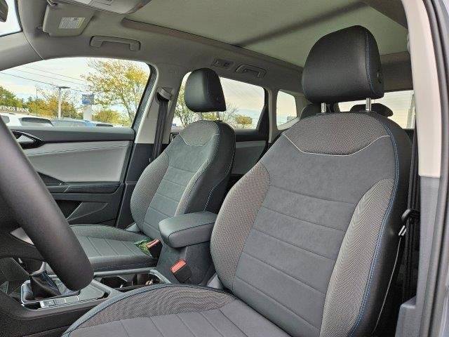 Vehicle image 13 of 27