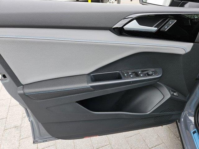 Vehicle image 9 of 27