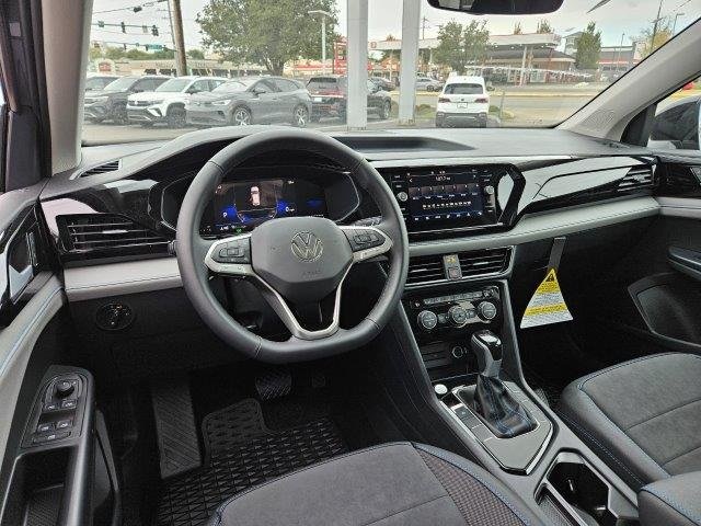 Vehicle image 17 of 27
