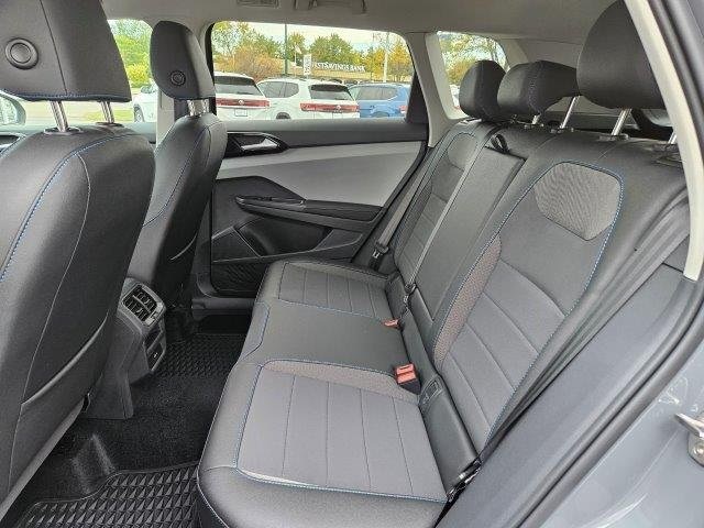 Vehicle image 16 of 27