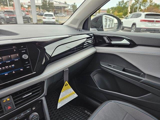 Vehicle image 19 of 27