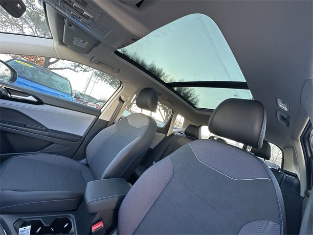 2024 Volkswagen Taos SE Black Image 16 of 17