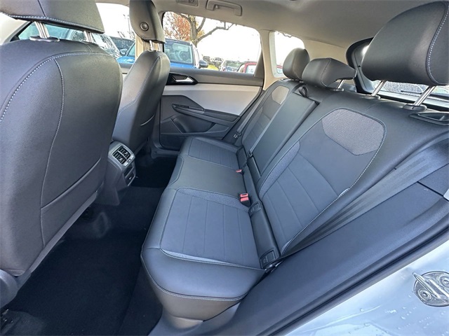 2024 Volkswagen Taos SE Black Image 14 of 17