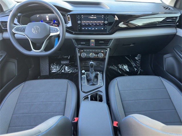 2024 Volkswagen Taos SE Black Image 9 of 17