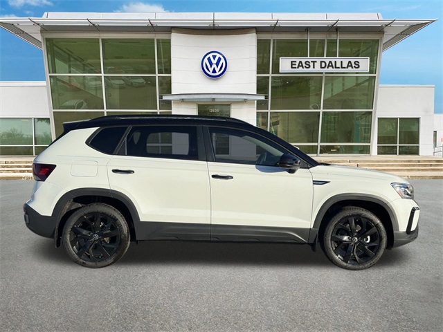 2024 Volkswagen Taos SE Black Image 4 of 17