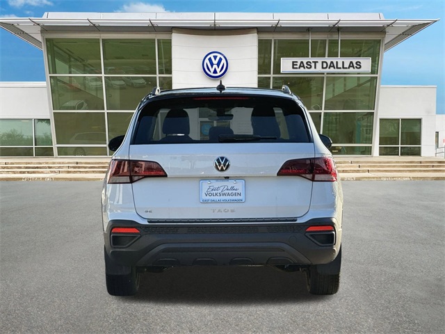 2024 Volkswagen Taos SE Black Image 6 of 17