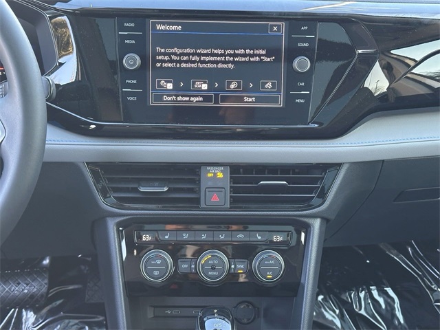 2024 Volkswagen Taos SE Black Image 12 of 17