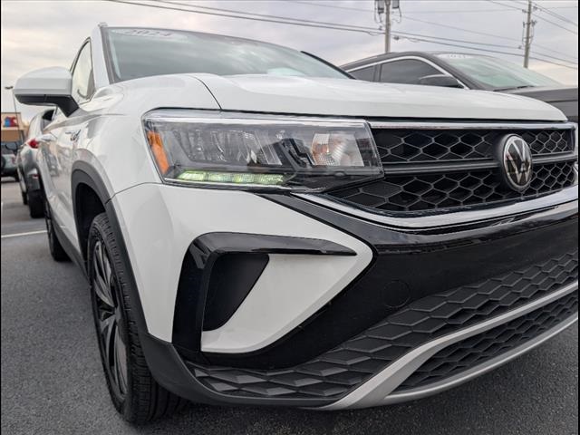 Vehicle image 20 of 22