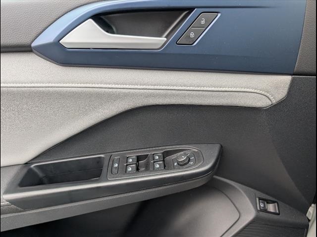 Vehicle image 15 of 22