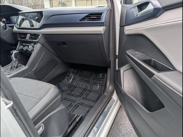 Vehicle image 21 of 22