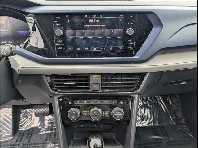 Vehicle image 10 of 22
