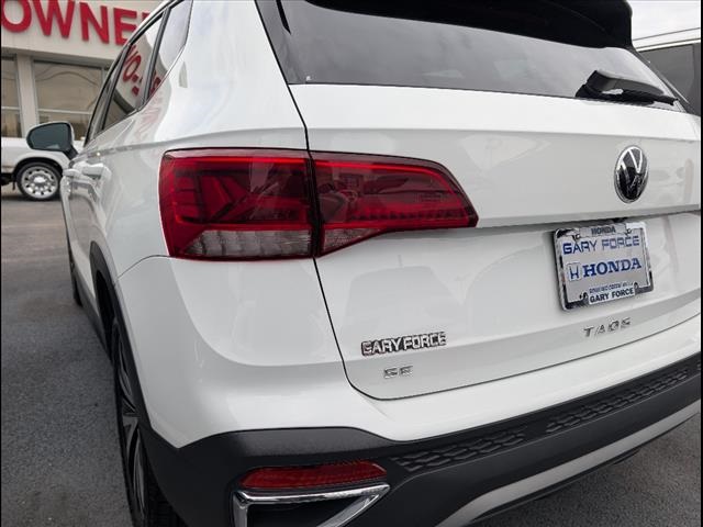 Vehicle image 18 of 22