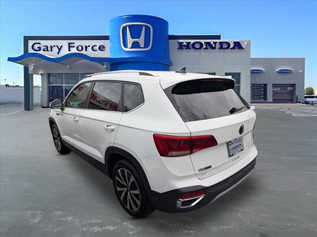 Vehicle image 4 of 22