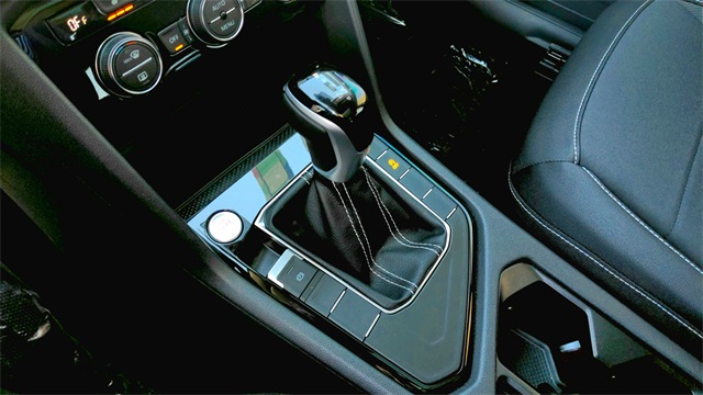 2024 Volkswagen Taos SE Image 18 of 24