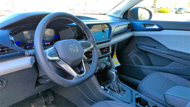 2024 Volkswagen Taos SE Image 14 of 24