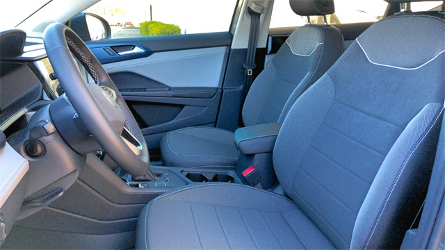 2024 Volkswagen Taos SE Image 9 of 24