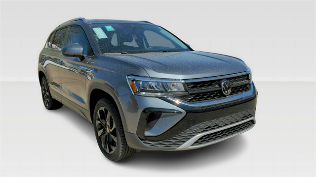 2024 Volkswagen Taos SE Image 3 of 24