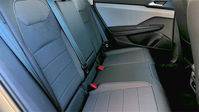 2024 Volkswagen Taos SE Image 11 of 24