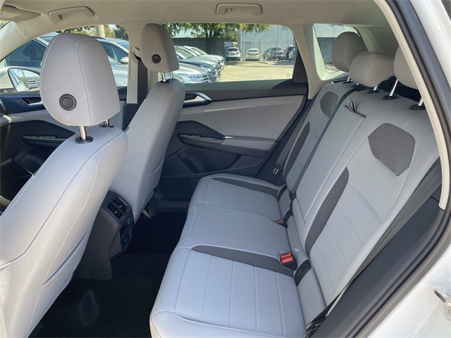 2024 Volkswagen Taos SE Image 23 of 24