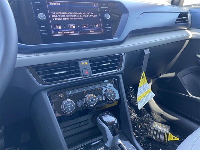 2024 Volkswagen Taos SE Image 14 of 24