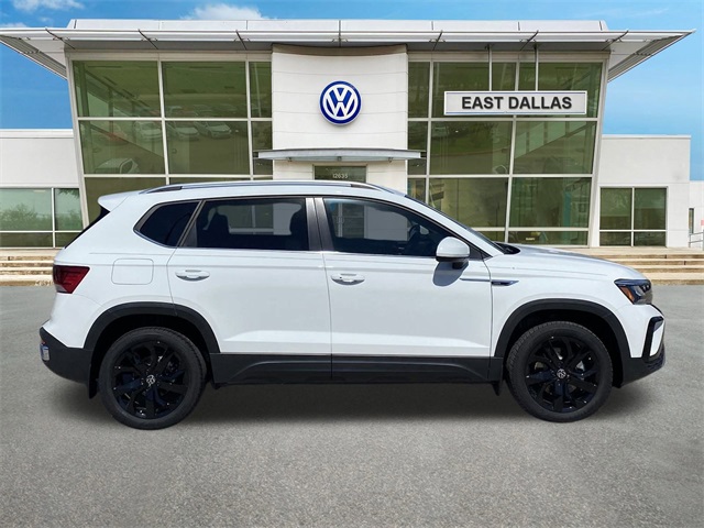 2024 Volkswagen Taos SE Image 4 of 24