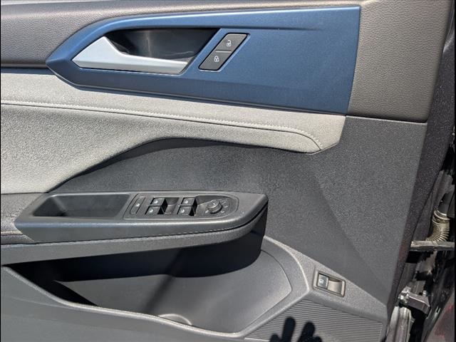 Vehicle image 15 of 23