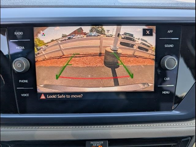 Vehicle image 11 of 23