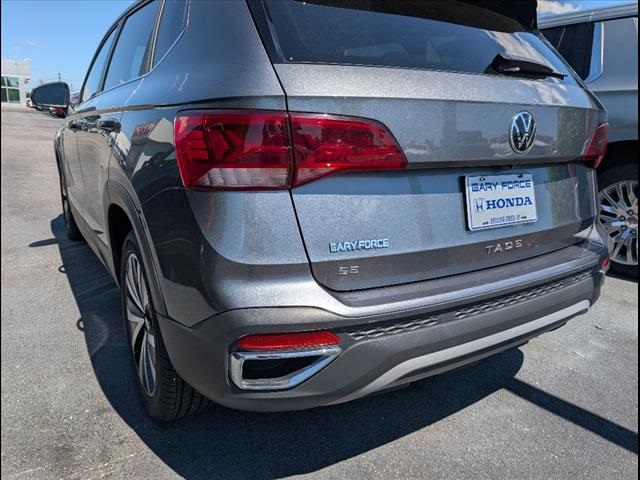 Vehicle image 19 of 23