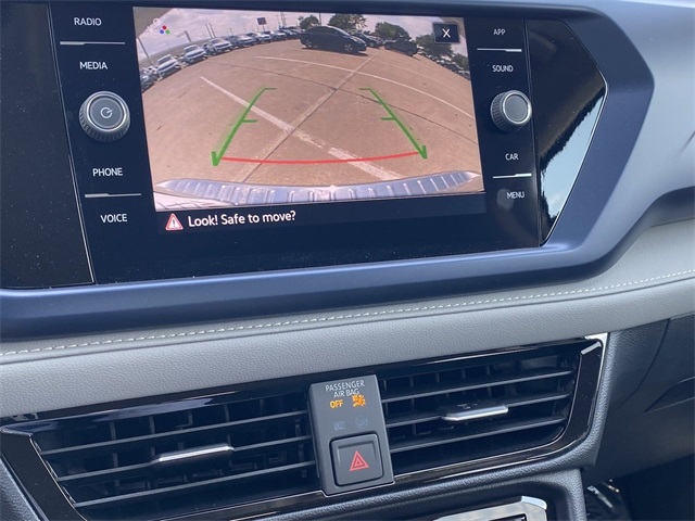 2024 Volkswagen Taos SE Image 17 of 24
