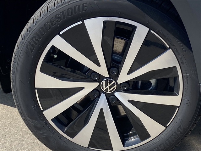 2024 Volkswagen Taos SE Image 7 of 24