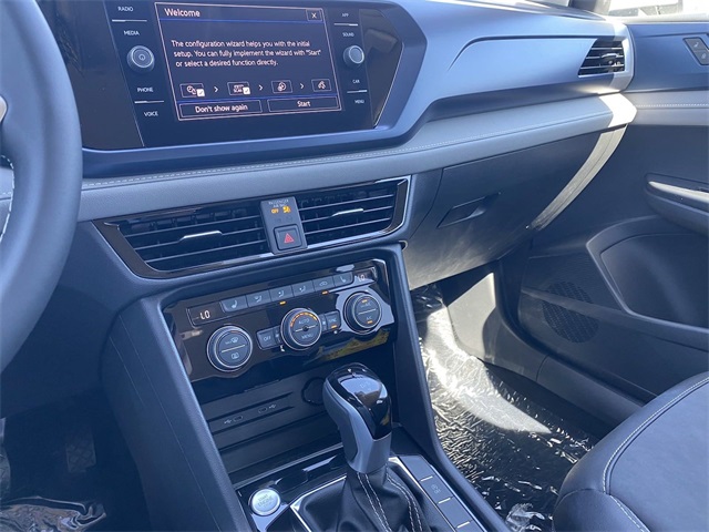 2024 Volkswagen Taos SE Image 13 of 24